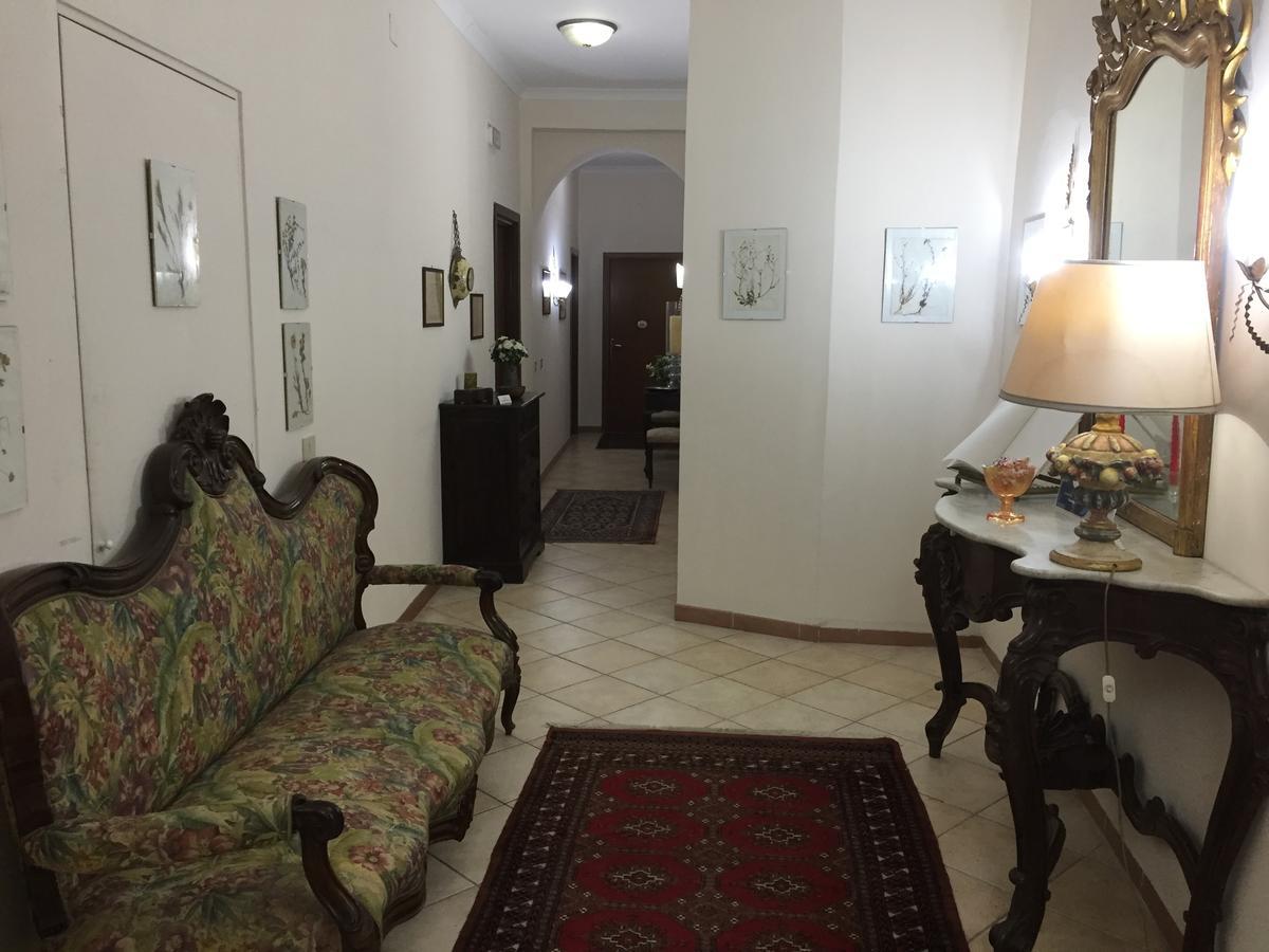 La Residenza Dei Nobili Bed & Breakfast กาตันซาโร ภายนอก รูปภาพ