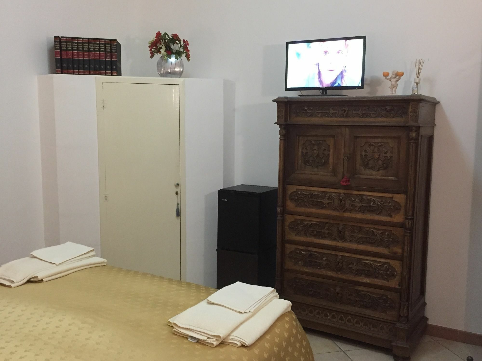 La Residenza Dei Nobili Bed & Breakfast กาตันซาโร ภายนอก รูปภาพ