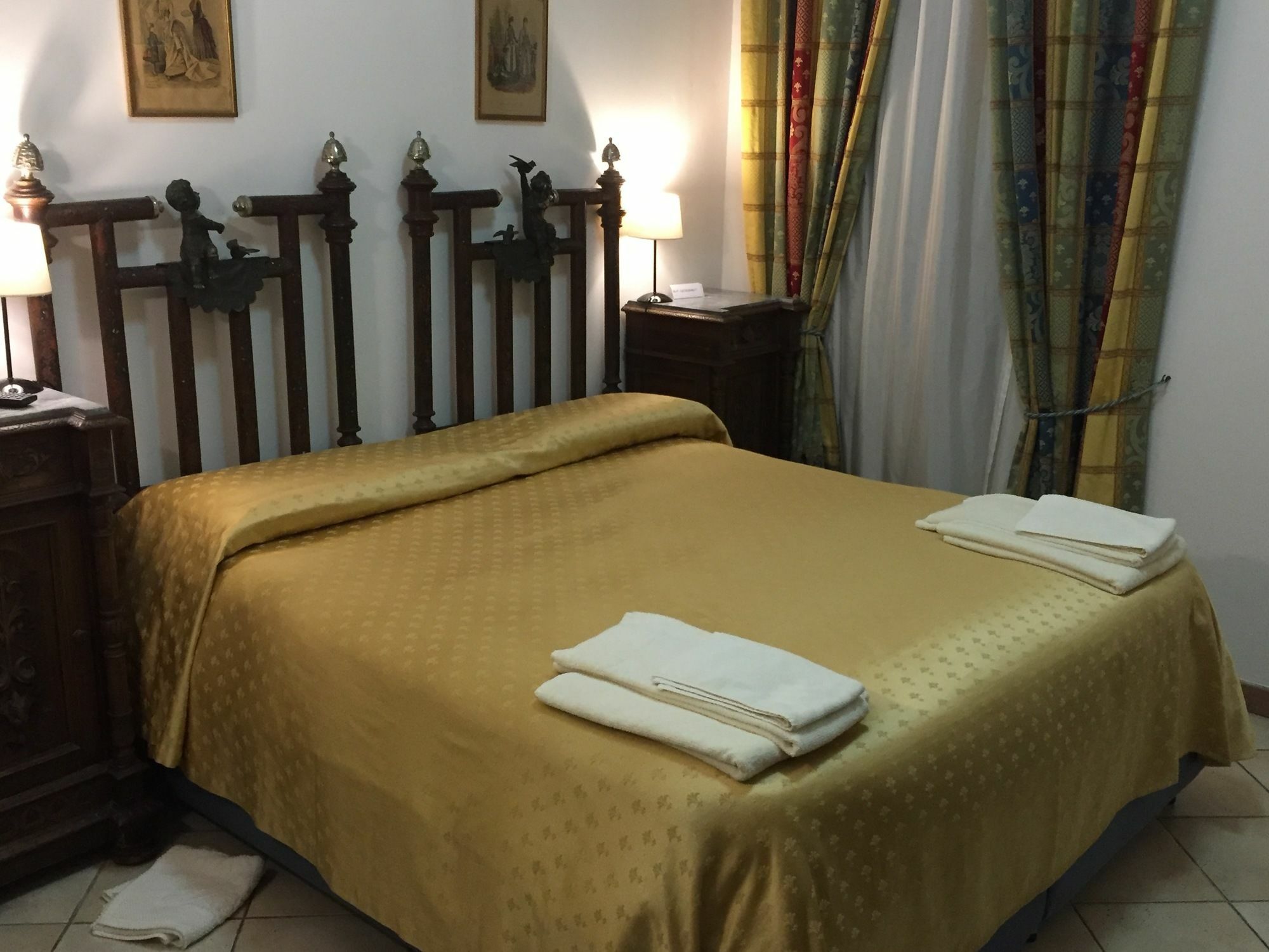 La Residenza Dei Nobili Bed & Breakfast กาตันซาโร ภายนอก รูปภาพ